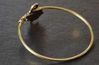 Load image into Gallery viewer, Messing Armreif antik gold grün Onyx Schnörkel verstellbar - chic-net.de
