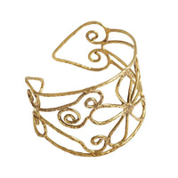 Cargar imagen en el visor de la galería, Messing Armreif antik golden filigran gehämmert Herz Blume groß 50mm breit - chic-net.de
