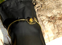 Load image into Gallery viewer, Messing Armreif antik goldenTigerauge Maserung rund Kugeln verstellbar - chic-net.de
