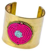 Cargar imagen en el visor de la galería, Messing Armreif gold Perlen Kreise gehämmert grau rosa breit nickelfrei verstellbar antik Tribal - chic-net.de
