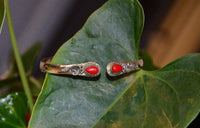 Load image into Gallery viewer, Messing Armreif golden Jaspis rot Spirale Tropfen Flechtrand nickelfrei verstellbar antik Tribal - chic-net.de
