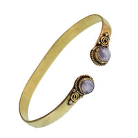 Load image into Gallery viewer, Messing Armreif golden Mondstein rund Blume Zopfrand nickelfrei verstellbar antik Tribal Schmuck - chic-net.de
