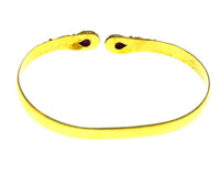 Load image into Gallery viewer, Messing Armreif golden Rubin Spirale Tropfen Flechtrand - chic-net.de
