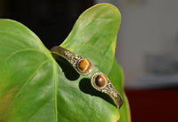 Load image into Gallery viewer, Messing Armreif golden Tigerauge rund acht Zopfrand nickelfrei verstellbar antik Tribal Schmuck - chic-net.de
