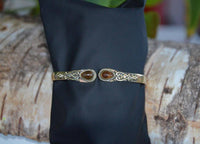 Load image into Gallery viewer, Messing Armreif golden Tigerauge Spirale Tropfen Flechtrand nickelfrei verstellbar antik Tribal - chic-net.de
