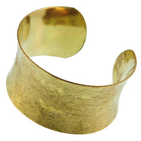 Cargar imagen en el visor de la galería, Messing konkav Armreif golden schraffiert breit gewölbt 37 mm nickelfrei verstellbar antik Tribal - chic-net.de

