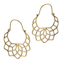 Load image into Gallery viewer, Messing Ohrringe halbe Blume filigran Messingbügel Verschluss antik golden Tribal Ohrhänger - chic-net.de
