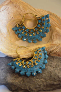 Load image into Gallery viewer, Messing Ohrringe Türkis Stein gold Bogen Pfeile 50mm - chic-net.de
