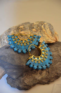 Load image into Gallery viewer, Messing Ohrringe Türkis Stein gold Bogen Pfeile 50mm - chic-net.de
