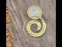 Load image into Gallery viewer, Messing Spirale Ohrringe Piercing Blattadern antik gold - chic-net.de
