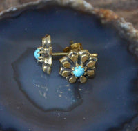 Load image into Gallery viewer, Messing Stein Kristall Ohrstecker gold Blümchen 10mm - chic-net.de
