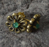 Load image into Gallery viewer, Messing Stein Kristall Ohrstecker gold Blume Zinnie 11mm - chic-net.de
