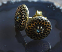 Load image into Gallery viewer, Messing Stein Ohrstecker antik gold Dahlie 10mm - chic-net.de
