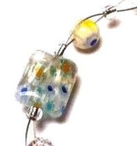 Cargar imagen en el visor de la galería, Muranoglas Glasperlen Perlen Armband weiß gelb rot blau Blumen 18-20 cm nickelfrei - chic-net.de
