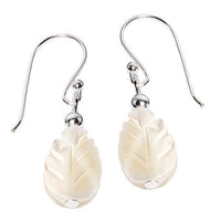 Load image into Gallery viewer, Muschel Perlmutt Silberohrringe Ohrringe Ohrhänger 925er Silber Damen Schmuck Blatt weiß - chic-net.de
