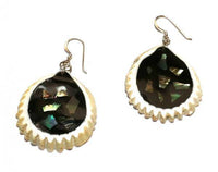 Load image into Gallery viewer, Muschelohrringe Silberohrringe Ohrringe Ohrhänger 925er Silber Perlmutt Harz Muschel Damen Schmuck - chic-net.de
