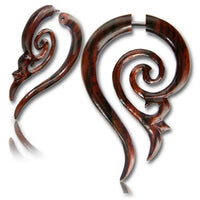 Cargar imagen en el visor de la galería, Narra Holz Tribal Fake Piercing French Hook Spirale braun Schnörkel Edelstahl 1 mm Expander - chic-net.de
