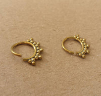 Load image into Gallery viewer, Nasenringe Dreiecke Punkte Messing Tribal antik goldfarben nickelfrei Septum Piercing Nase exotisch Brass - chic-net.de
