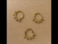 Load image into Gallery viewer, Nasenringe Dreiecke Punkte Messing Tribal antik goldfarben nickelfrei Septum Piercing Nase exotisch Brass - chic-net.de
