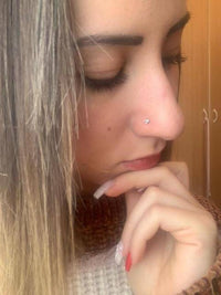 Load image into Gallery viewer, Nasenstecker silber Edelstahl dreickig weiß Zirkonia - chic-net.de
