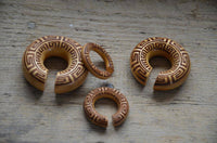 Load image into Gallery viewer, Ohr Donut Piercing griechisch Jackfrucht Holz - chic-net.de
