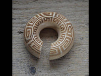 Load image into Gallery viewer, Ohr Donut Piercing griechisch Krokodilholz Ohrgewicht - chic-net.de
