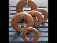 Load image into Gallery viewer, Ohr Donut Piercing griechisch Teakholz Ohrgewicht - chic-net.de
