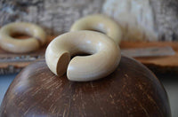 Load image into Gallery viewer, Ohr Donut Piercing Krokodilholz Holz Ohrgewicht Ring - chic-net.de
