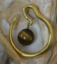 Cargar imagen en el visor de la galería, Ohr Piercing Brass gold Stein Kugel Tigerauge Bogen - chic-net.de
