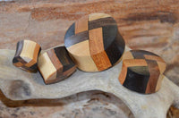Cargar imagen en el visor de la galería, laminiert Holzplug vier Farben Muster Tribal Holz Plug - chic-net.de
