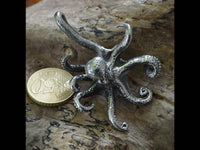 Cargar imagen en el visor de la galería, Ohrgewicht 4mm Hook White Brass Oktopus 70mm silbern - chic-net.de
