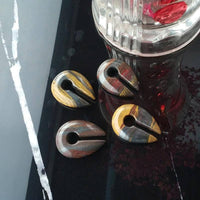 Cargar imagen en el visor de la galería, Ohrgewicht Natur Stein 12mm Tropfen Schlüsselloch braun.
