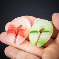 Cargar imagen en el visor de la galería, Ohrgewicht Stein 12mm Tropfen Schlüsselloch rot grün - chic-net.de
