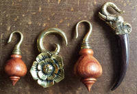 Load image into Gallery viewer, Ohrgewichte Piercing Messing Brass Ohrhänger antik golden Holz 3mm 4mm 5mm 6mm - chic-net.de
