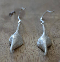 Load image into Gallery viewer, Ohrringe 925 Sterling Silber Blüte 40mm lang oxidiert - chic-net.de
