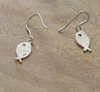 Load image into Gallery viewer, Ohrringe 925 Sterling Silber Fisch gebürstet 15mm - chic-net.de
