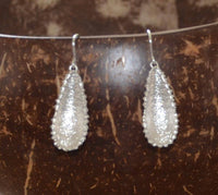 Load image into Gallery viewer, Ohrringe 925 Sterling Silber Träne Punkte gehämmert - chic-net.de
