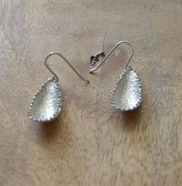 Load image into Gallery viewer, Ohrringe 925 Sterling Silber Träne Punkte gehämmert - chic-net.de
