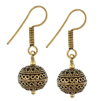 Load image into Gallery viewer, Ohrringe acht hohl Kugel Dreiecke Seil Messing antik golden Ohrhänger nickelfrei dunkel Tribal Brass - chic-net.de
