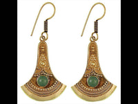 Cargar imagen en el visor de la galería, Ohrringe Axt Punkte verziert Jade Messing antik golden nickelfrei Ohrhänger Tribal Brass - chic-net.de
