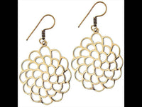 Cargar imagen en el visor de la galería, Ohrringe Blume mehrreihig Messing antik golden nickelfrei Tribal Brass Ohrhänger glänzend - chic-net.de
