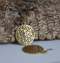 Cargar imagen en el visor de la galería, Ohrringe dick Blumen Blume des Lebens rund Messing antik golden nickelfrei Tribal Brass - chic-net.de
