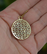Cargar imagen en el visor de la galería, Ohrringe dick Blumen Blume des Lebens rund Messing antik golden nickelfrei Tribal Brass - chic-net.de
