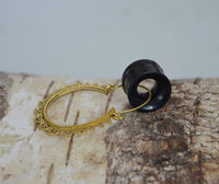 Load image into Gallery viewer, Ohrringe dunkel Punkte Dreiecke Kreise Messing Brass antik golden Tribal nickelfrei Schmuck Piercing - chic-net.de
