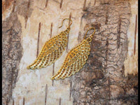 Load image into Gallery viewer, Ohrringe Flügel Engel Messing antik golden Tribal Ohrhänger nickelfrei Brass Schmuck Piercing - chic-net.de
