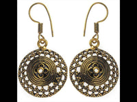 Load image into Gallery viewer, Ohrringe Halbkugel Blume Seil Messing antik golden Tribal Ohrhänger nickelfrei dunkel Piercing Brass - chic-net.de
