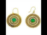 Load image into Gallery viewer, Ohrringe Jade Zopf Kreis Punkte Dreiecke Messing antik golden Ohrhänger nickelfrei Tribal Brass - chic-net.de
