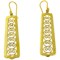 Load image into Gallery viewer, Ohrringe lang Spiralbögen Rechteck Messing antik golden nickelfrei Tribal Brass Ohrhänger - chic-net.de
