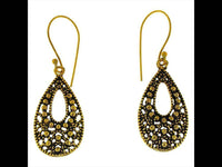 Load image into Gallery viewer, Ohrringe Löcher Punkte Tropfen dunkel Messing antik golden nickelfrei Tribal Brass Ohrhänger - chic-net.de
