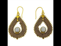 Load image into Gallery viewer, Ohrringe Mondstein Zopf Tropfen Punkte Kreuz Messing antik golden Ohrhänger nickelfrei Tribal Brass - chic-net.de
